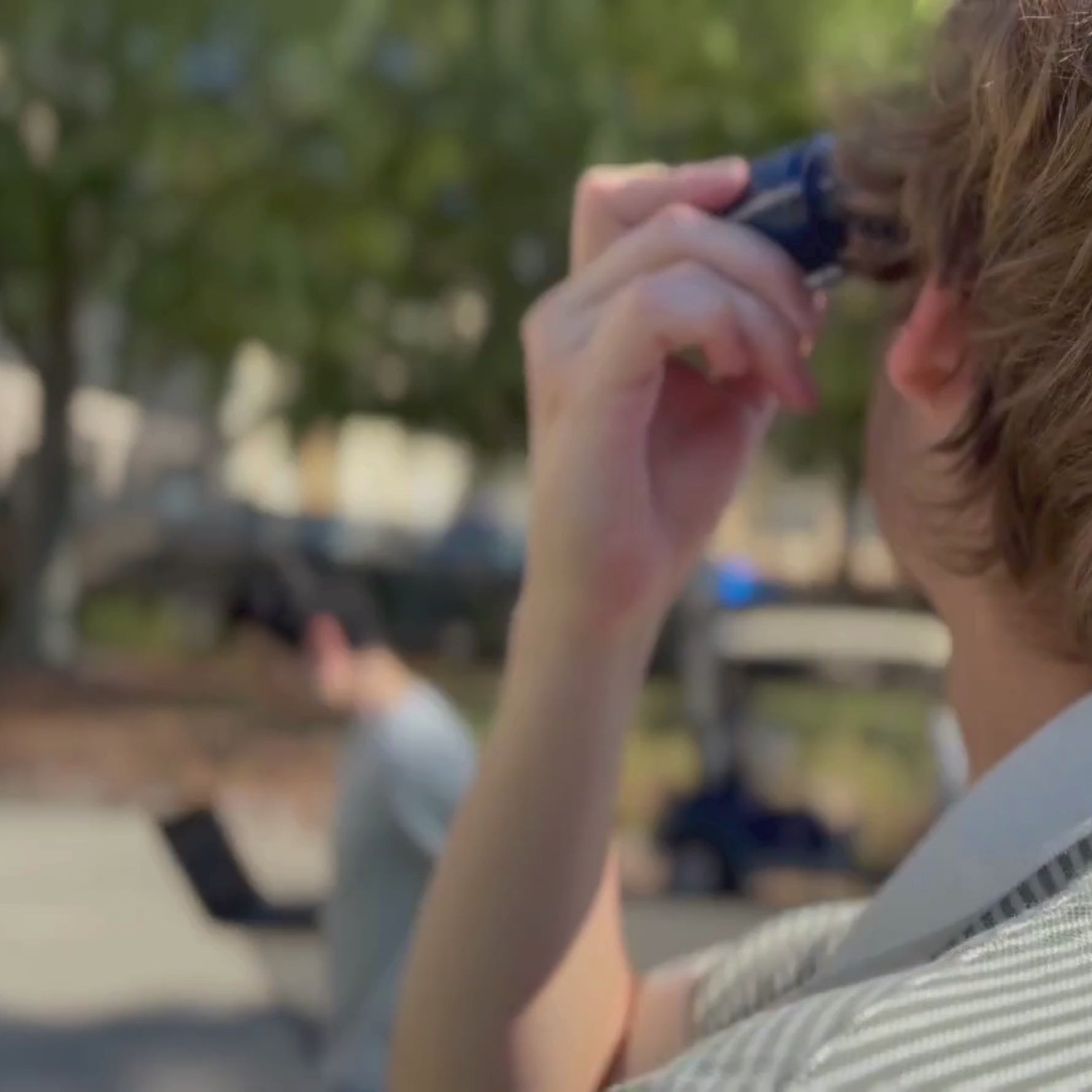 Male golfer applying Pacto sunscreen on face
